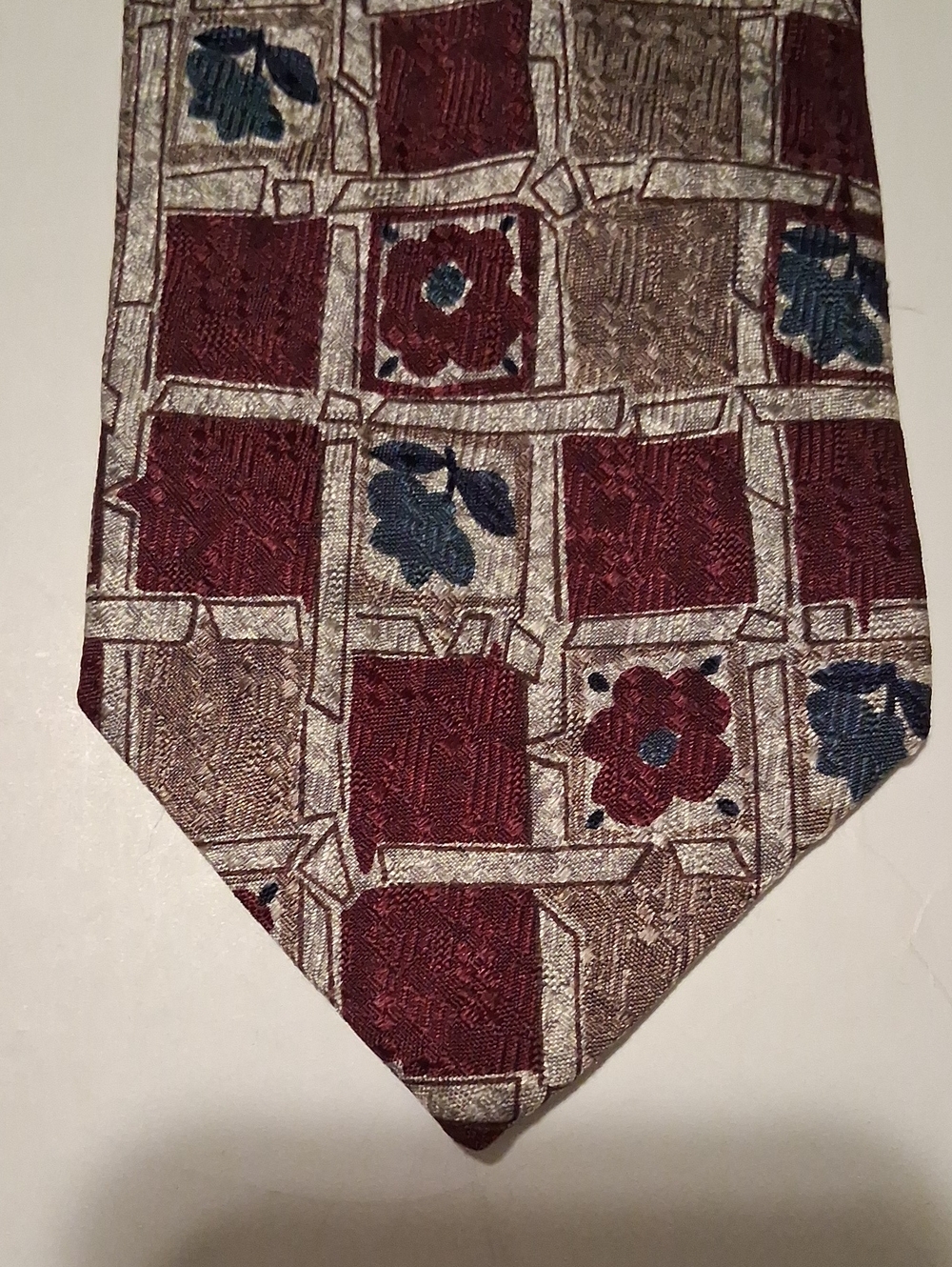 Arcadia Rustic Simplicity Men's 100% Silk Tie.